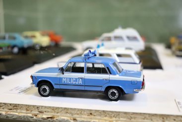 Duże zainteresowanie wystawą miniaturowych pojazdów w Bibliotece Miejskiej w Wieluniu. 9 maja spotkanie z jej właścicielem